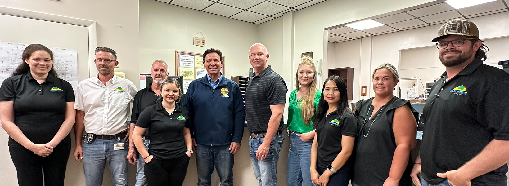 Governor DeSantis poses for a picture with County staff